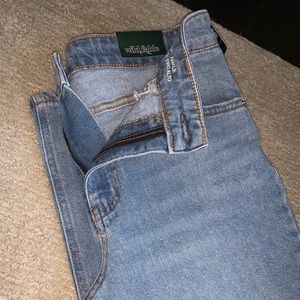 HIGH RISE STRAIGHT JEANS